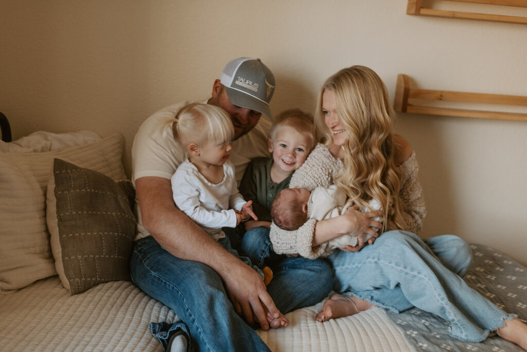 family of five newborn photoshoot