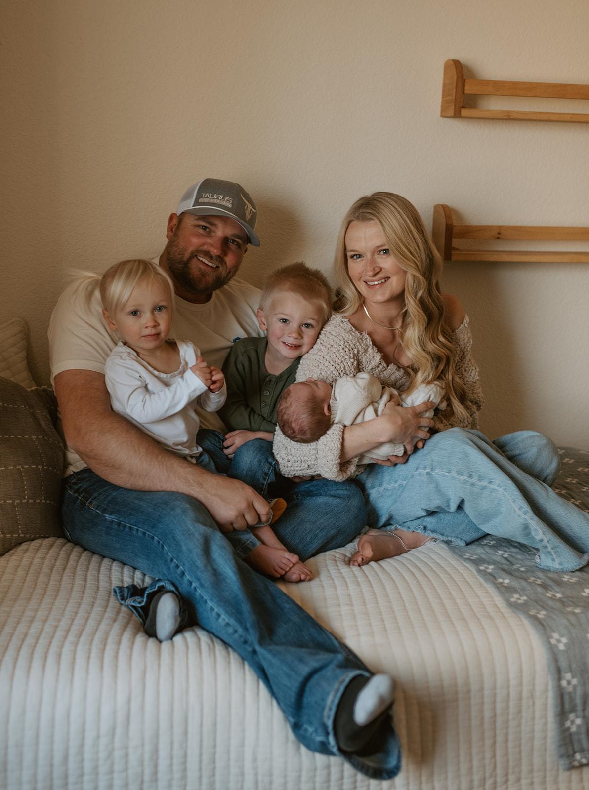 family of five newborn photoshoot