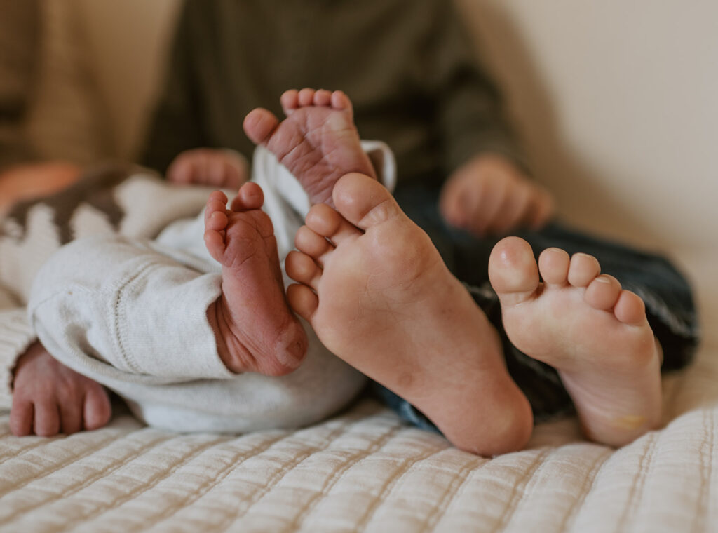 sibling toes photo