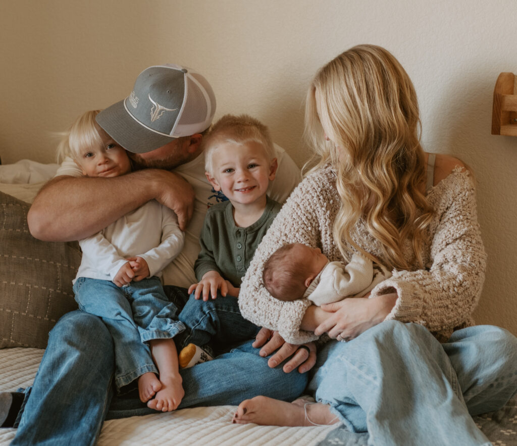 family of five newborn photoshoot